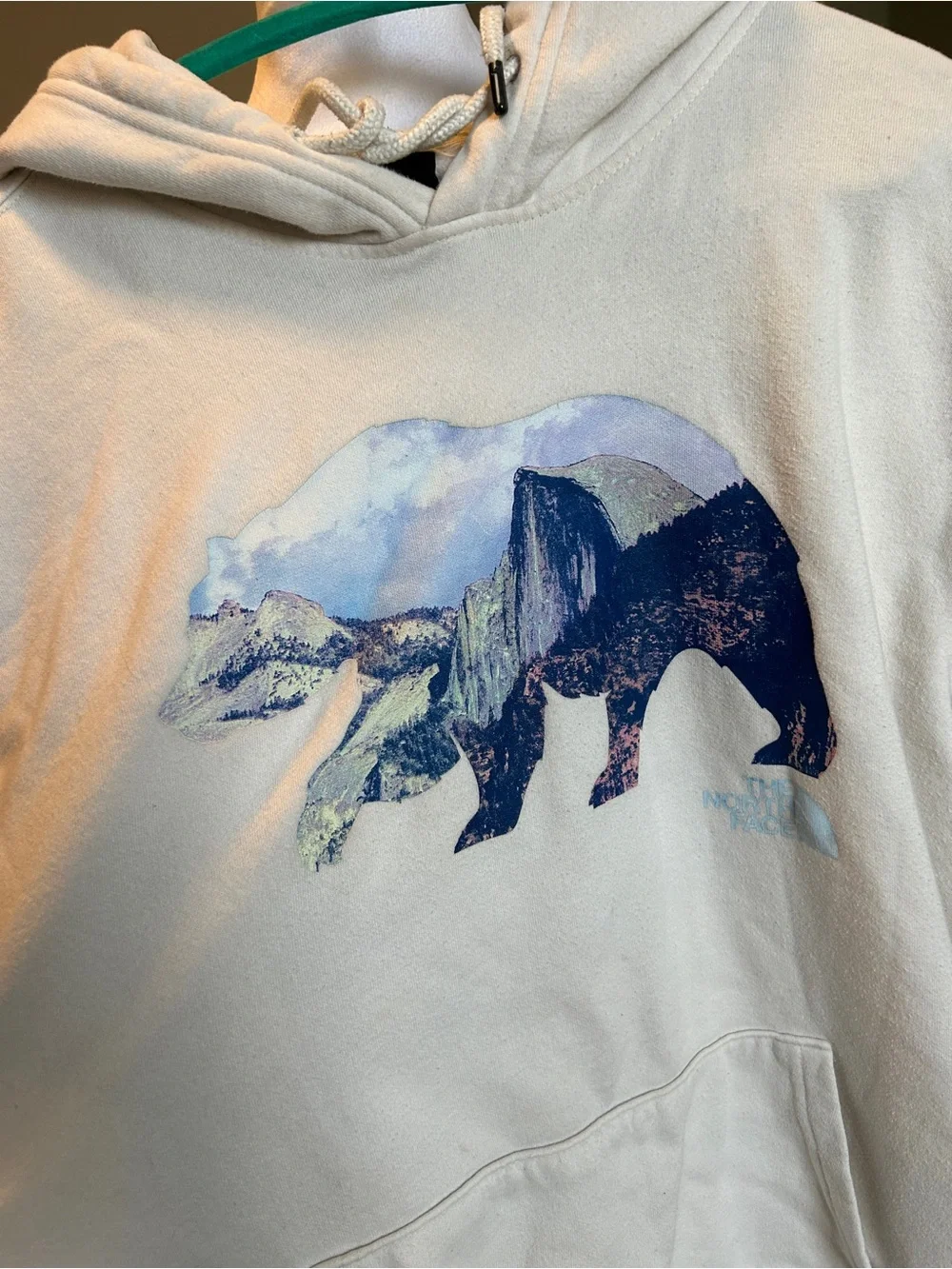 The North Face Men’s Cream Bear Yosemite Landscape Graphic Hoodie Pullover Large